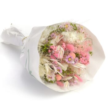Tørret buket med lyserøde blomster