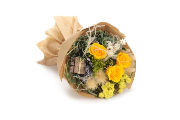 evighedsbuket med gule roser og hortensia